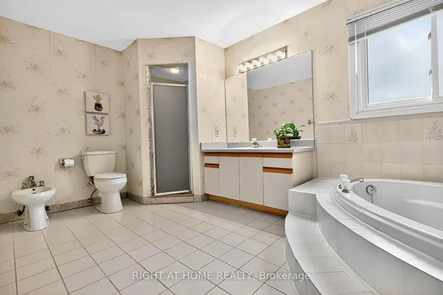 Additional image 21 of 1084 Grandeur Cres