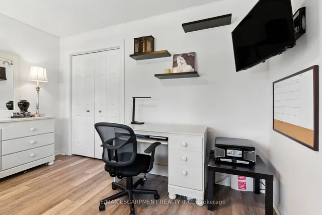 Additional image 16 of 580 Deerhurst Dr