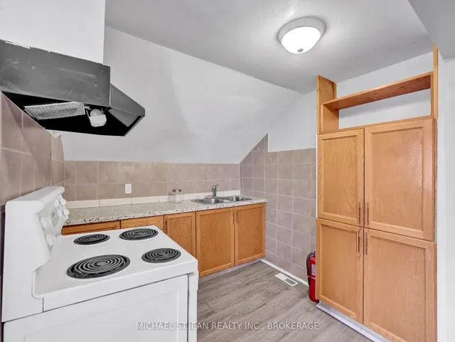 Additional image 28 of 110 Emerald St