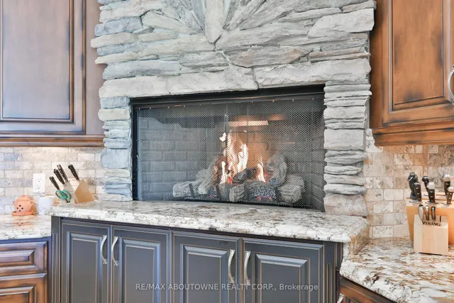 Additional image 32 of 24 School St