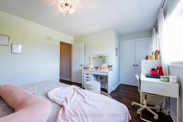 Additional image 29 of 812 Knotty Pine Grve