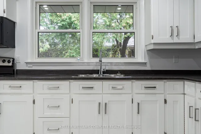 Additional image 16 of 1392 Royal Dr