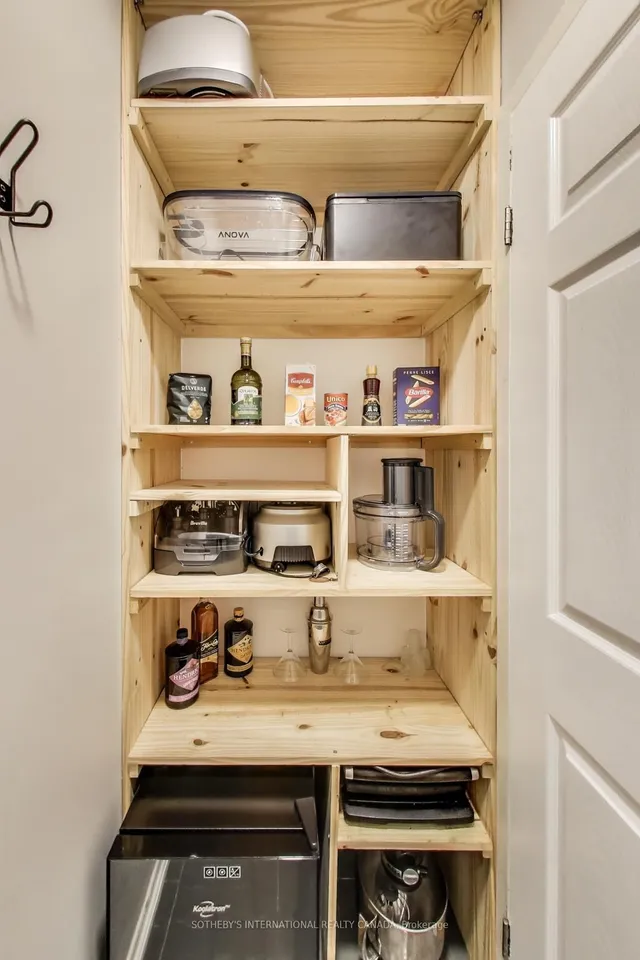 Additional image 8 of 10 Yonge St Unit 2701