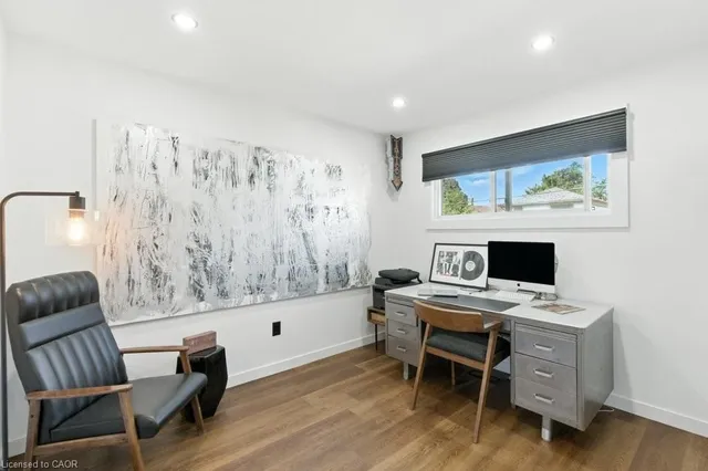 Additional image 20 of 30 Cloke Crt