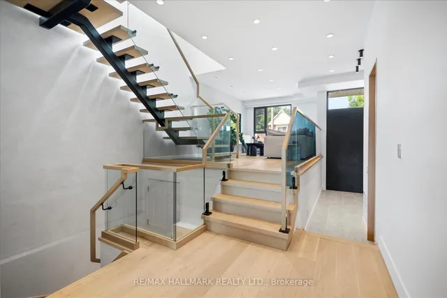 Additional image 19 of 31 Redwood Ave