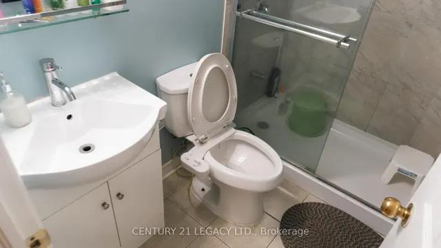 Additional image 24 of 25 Revelstoke Pl