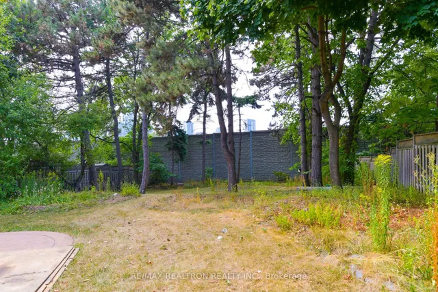 Additional image 45 of 150 Upper Canada Dr