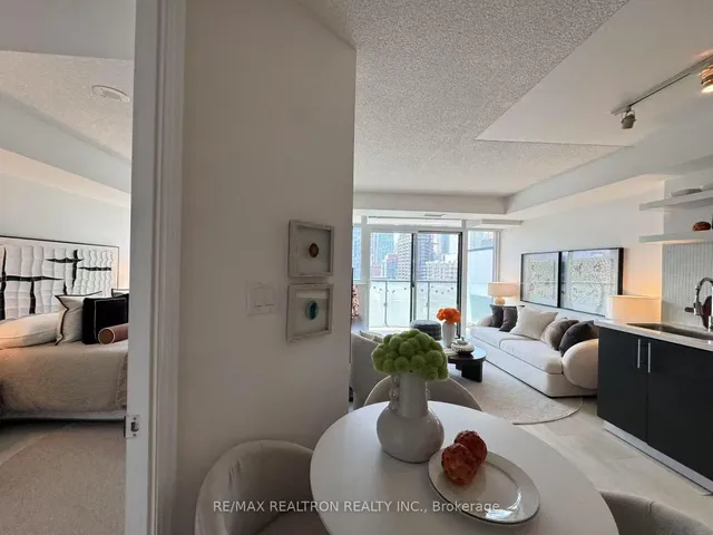 Additional image 15 of 400 Adelaide St Unit 1909