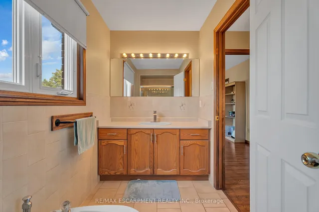 Additional image 27 of 2 Vinehill Dr