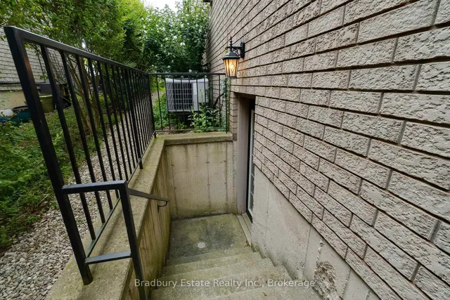 Additional image 30 of 32 Chambers Dr