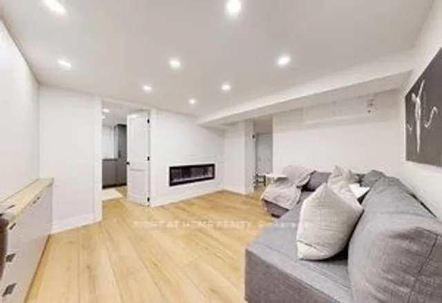 Additional image 31 of 66 CLIVEDEN Ave