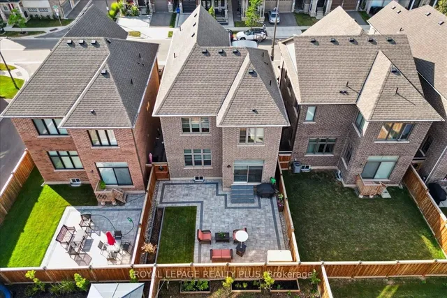 Additional image 43 of 1416 Lakeport Cres