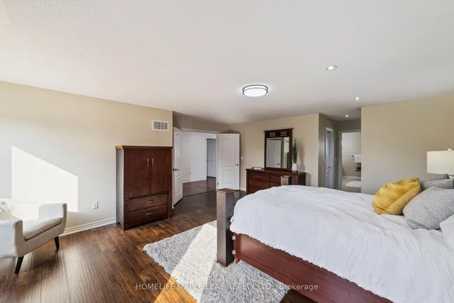 Additional image 26 of 18 Regis Circ