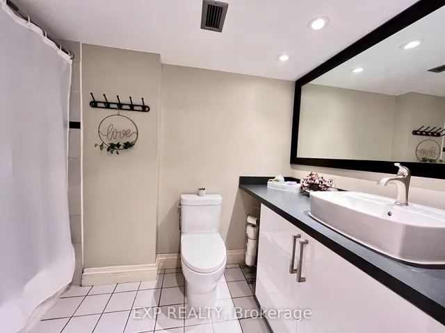 Additional image 8 of 725 King St Unit 705