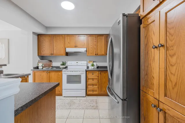 Additional image 7 of 130 Robert St Unit 32