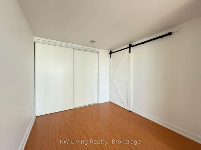 Additional image 33 of 25 Capreol Crt Unit 2002