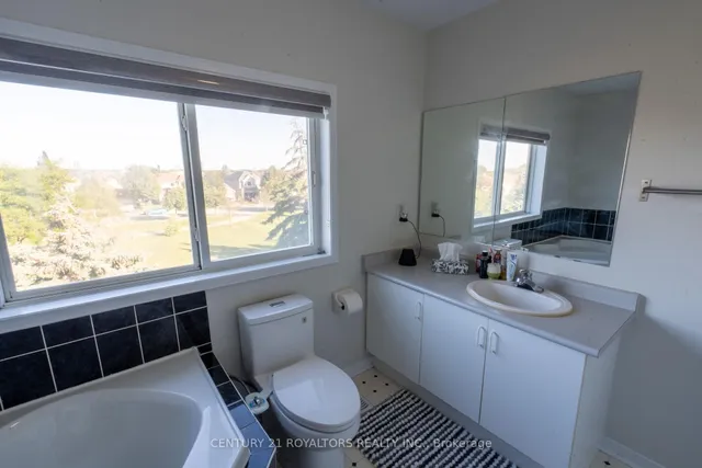 Additional image 32 of 28 Spadina Rd