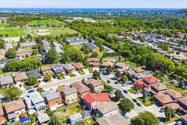 Additional image 32 of 47 Trenholme Cres