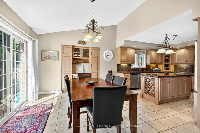 Additional image 14 of 18 Konstantine Crt