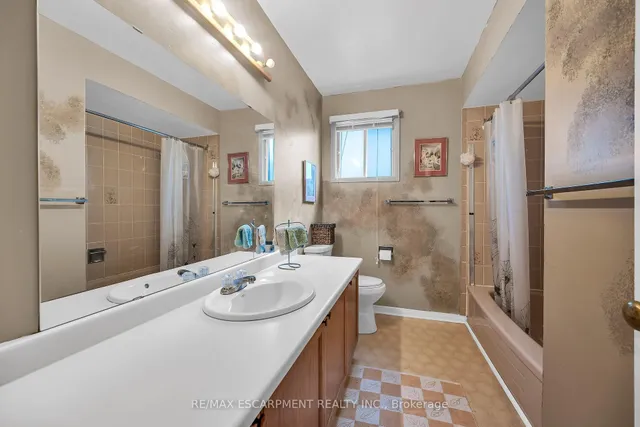 Additional image 28 of 70 Golfview Cres