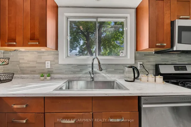 Additional image 10 of 18 Riverdale Dr