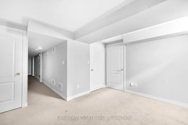 Additional image 7 of 21 Kayak Hts