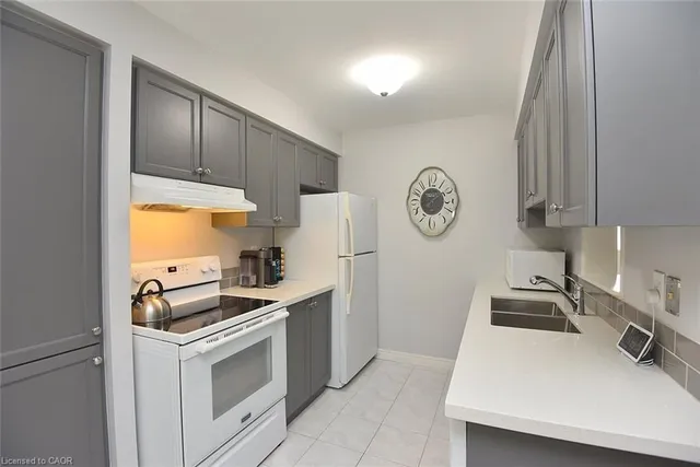 Additional image 18 of 15 Bronte Crt