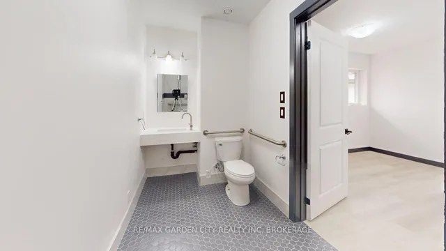 Additional image 24 of 23 Warren Ave