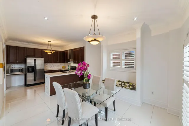 Additional image 19 of 18 Regis Circ