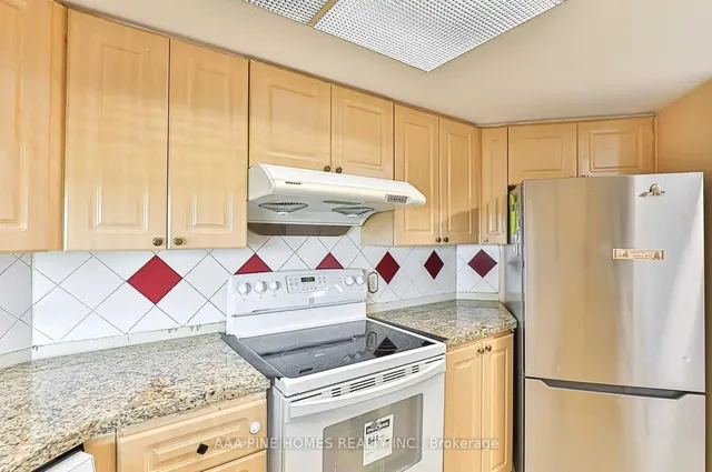 Additional image 8 of 2550 Lawrence Ave Unit #1111