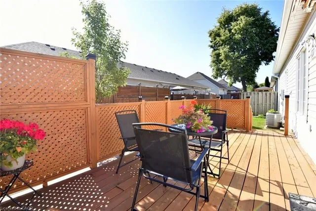 Additional image 36 of 137 Silverbirch Blvd