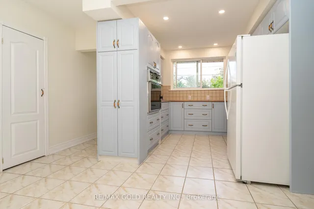 Additional image 11 of 18 Dunbarton Cres