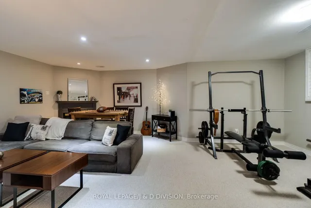 Additional image 35 of 2448 Capilano Cres