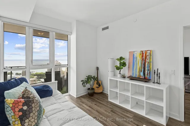 Additional image 18 of 2007 James St Unit 1604