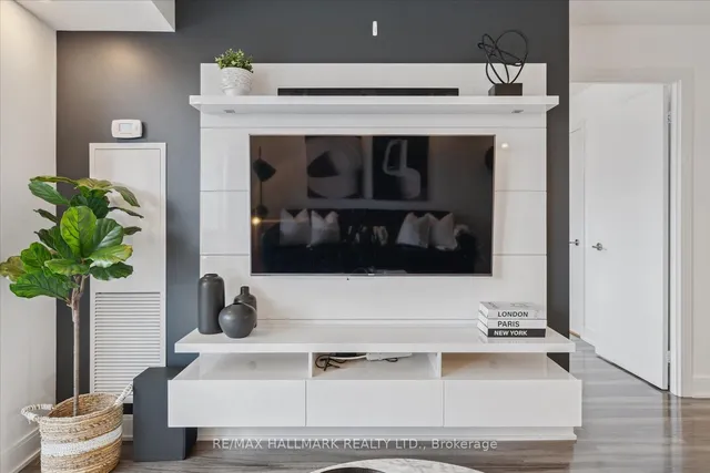 Additional image 39 of 125 Village Green Sq Unit 3006