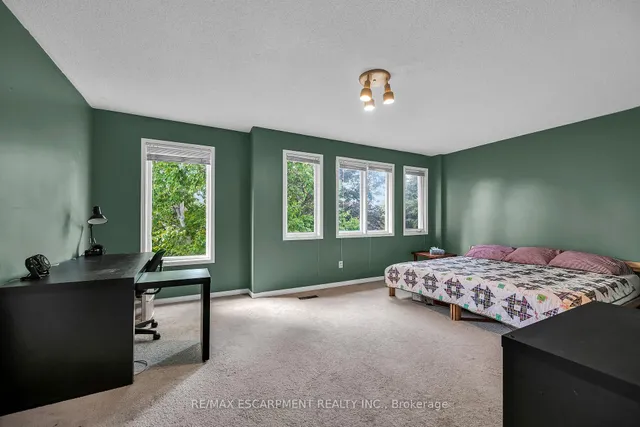 Additional image 30 of 70 Golfview Cres