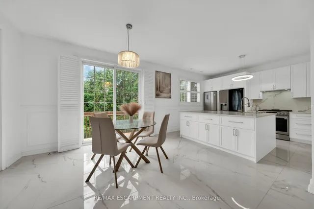 Additional image 12 of 48 Montreal Circ