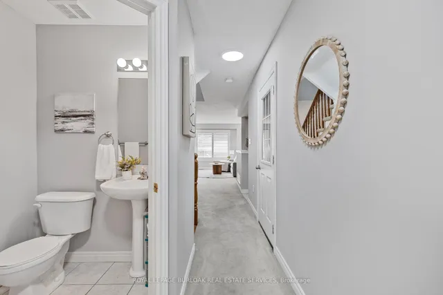 Additional image 5 of 130 Robert St Unit 32