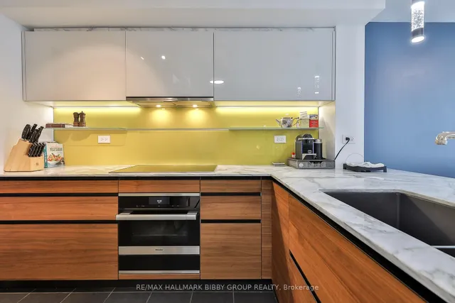 Additional image 20 of 230 King St Unit PH18