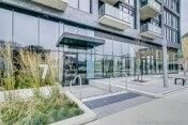7 Smith Cres Unit Ph 810