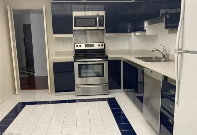 Additional image 14 of 65 Harbour Sq Unit 906