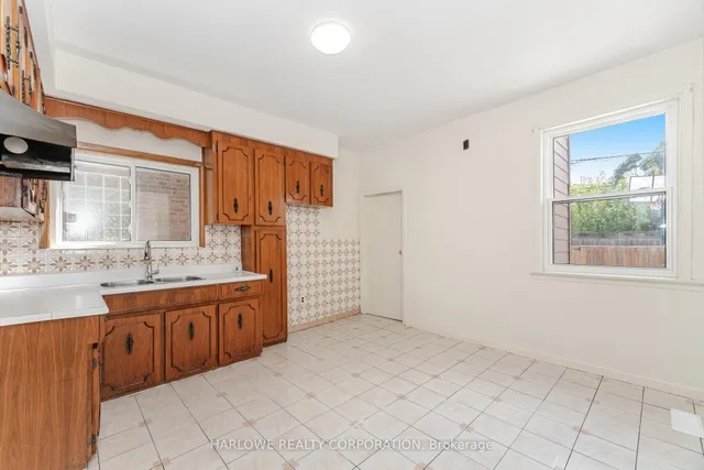 Additional image 10 of 1812 Dufferin St