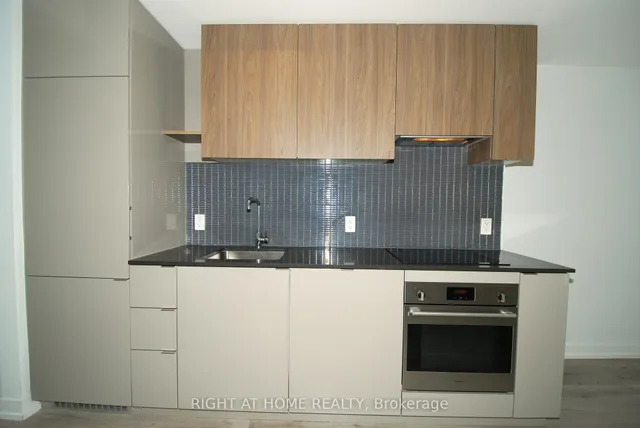 Additional image 8 of 161 Roehampton Ave Unit 733