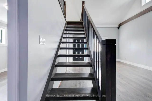 Additional image 32 of 85 East 37th St