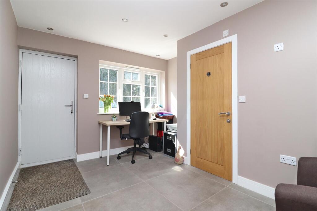 Additional image 14 of Oaklands Lane, St Albans
