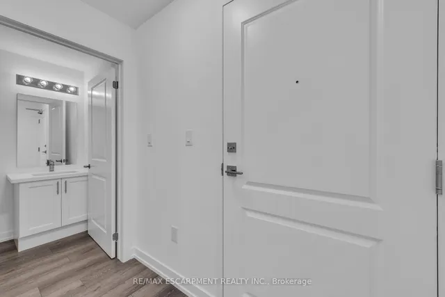 Additional image 12 of 470 Dundas St Unit 220