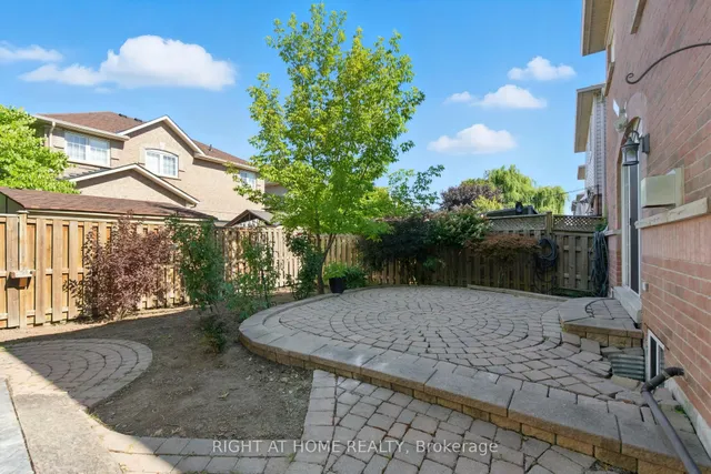 Additional image 28 of 1233 Lamont Cres