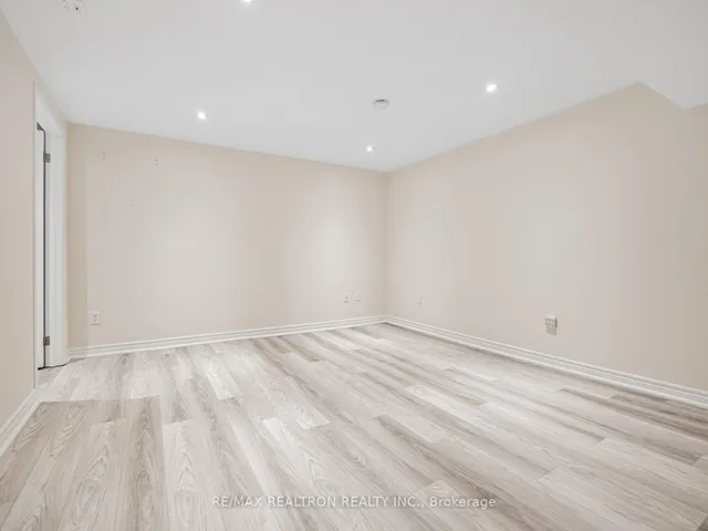 Additional image 26 of 32 Thatcher Crt