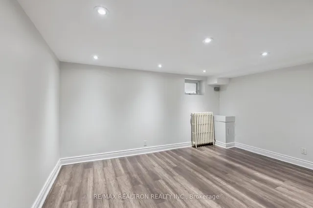 Additional image 25 of 10 Coxwell Ave