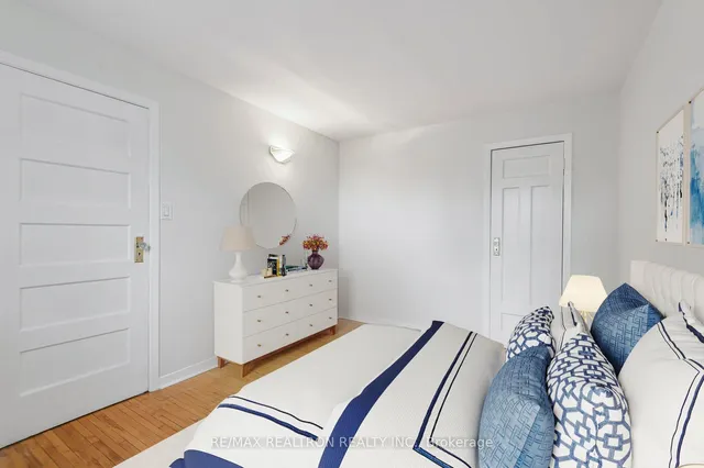 Additional image 41 of 10 Coxwell Ave